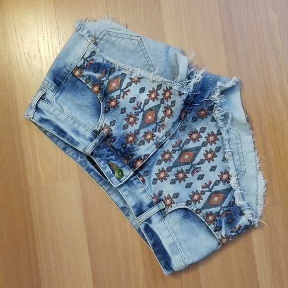 Billabong Laneway Denim Frayed Hem Acid-Washed Embroidered Cut-off Shorts - Picture 1 of 9